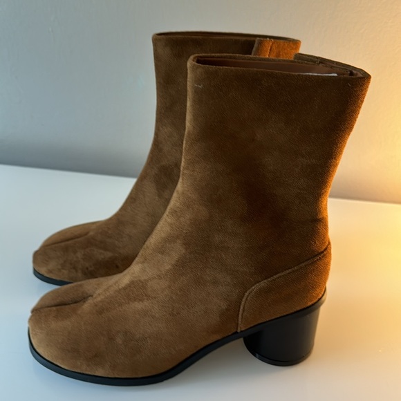 Brand NEW faux suede split toe boots, women’s size 7.5 never worn - Picture 3 of 6